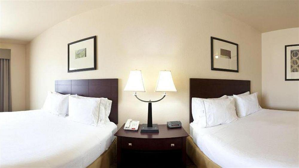 Holiday Inn Express Hotel & Suites Marshall By Ihg Dış mekan fotoğraf