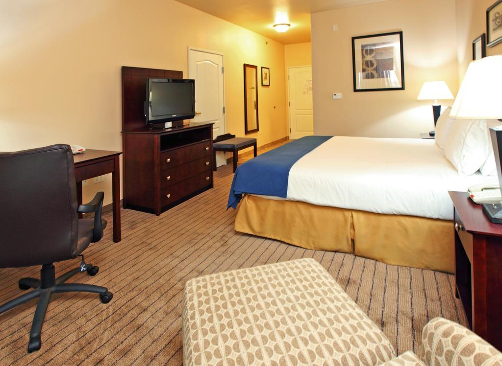 Holiday Inn Express Hotel & Suites Marshall By Ihg Oda fotoğraf