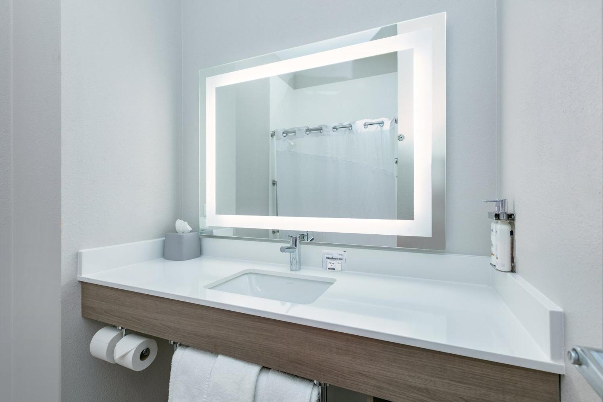 Holiday Inn Express Hotel & Suites Marshall By Ihg Dış mekan fotoğraf